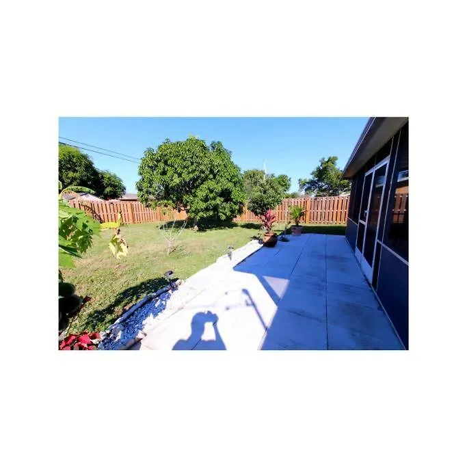 Holiday home Cozy House In Se Cape Coral. Pet-friendly!