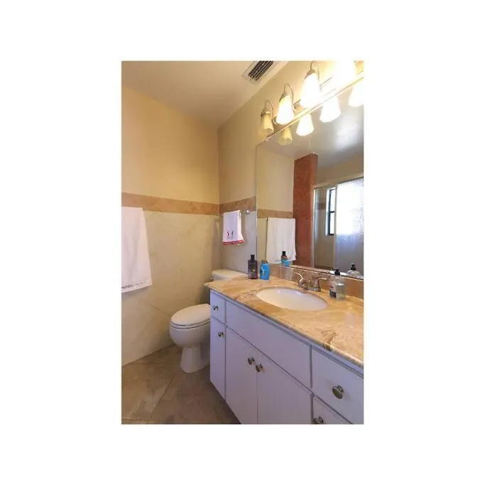 Cozy House In Se Cape Coral. Pet-friendly!