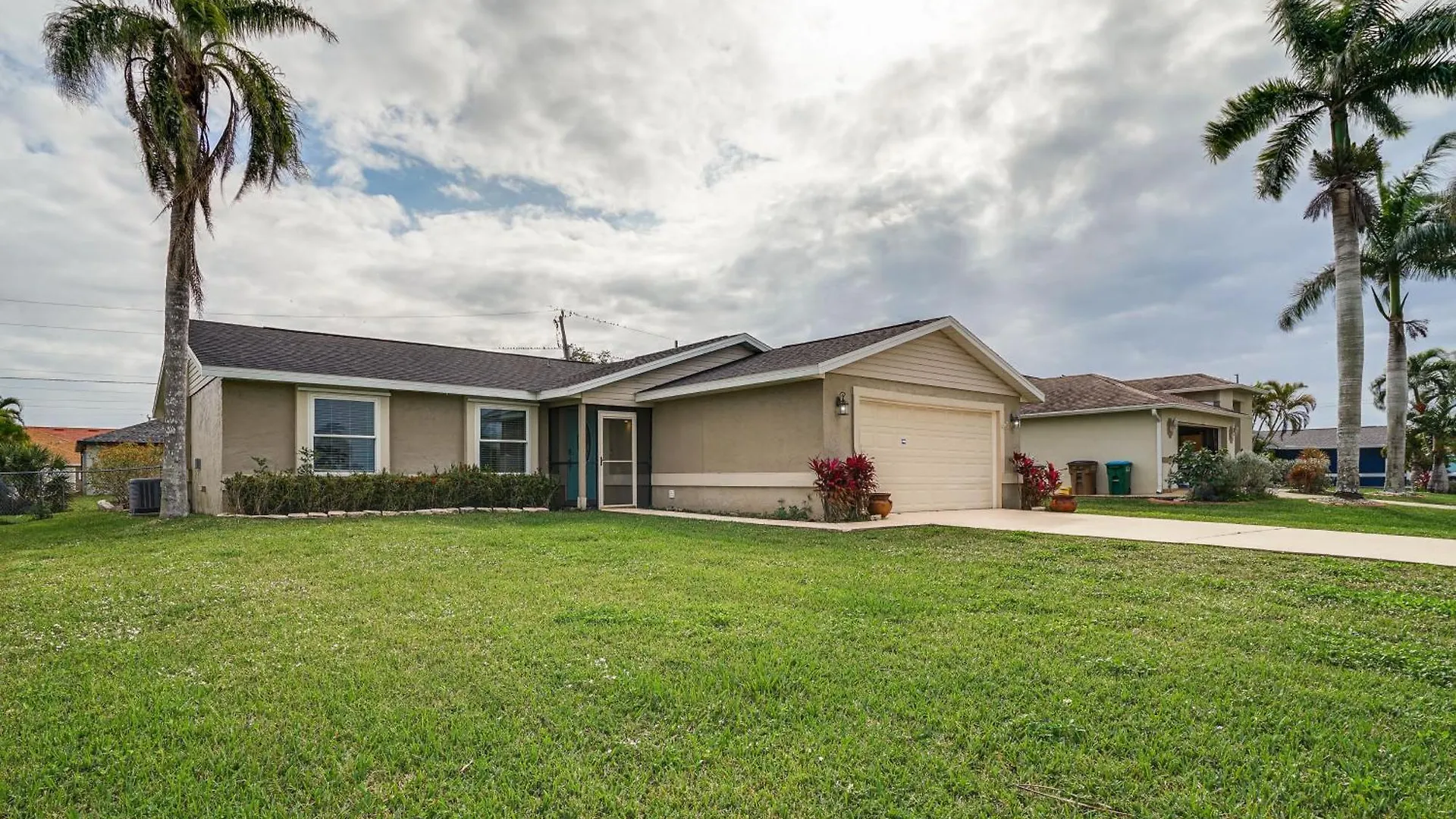 Family-friendly With Private Pool! Holiday home Cape Coral
