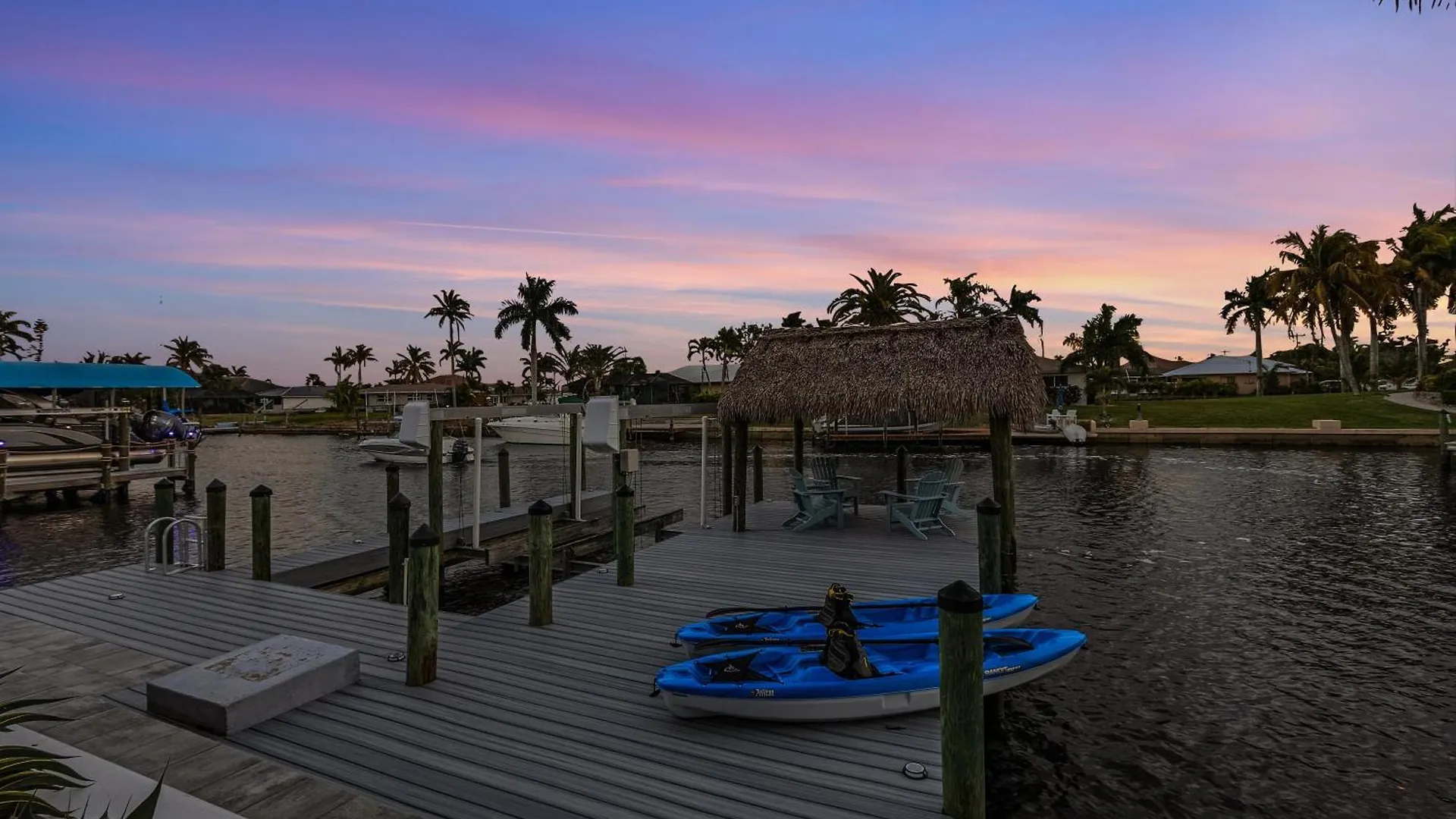 Minutes To The River! Dock, Tiki Hut, Heated Pool & And Awe! - Casa Luxe Palmera - Roelens * Cape Coral