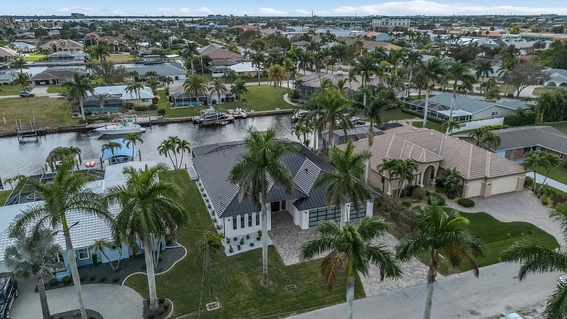 Minutes To The River! Dock, Tiki Hut, Heated Pool & And Awe! - Casa Luxe Palmera - Roelens Holiday home *