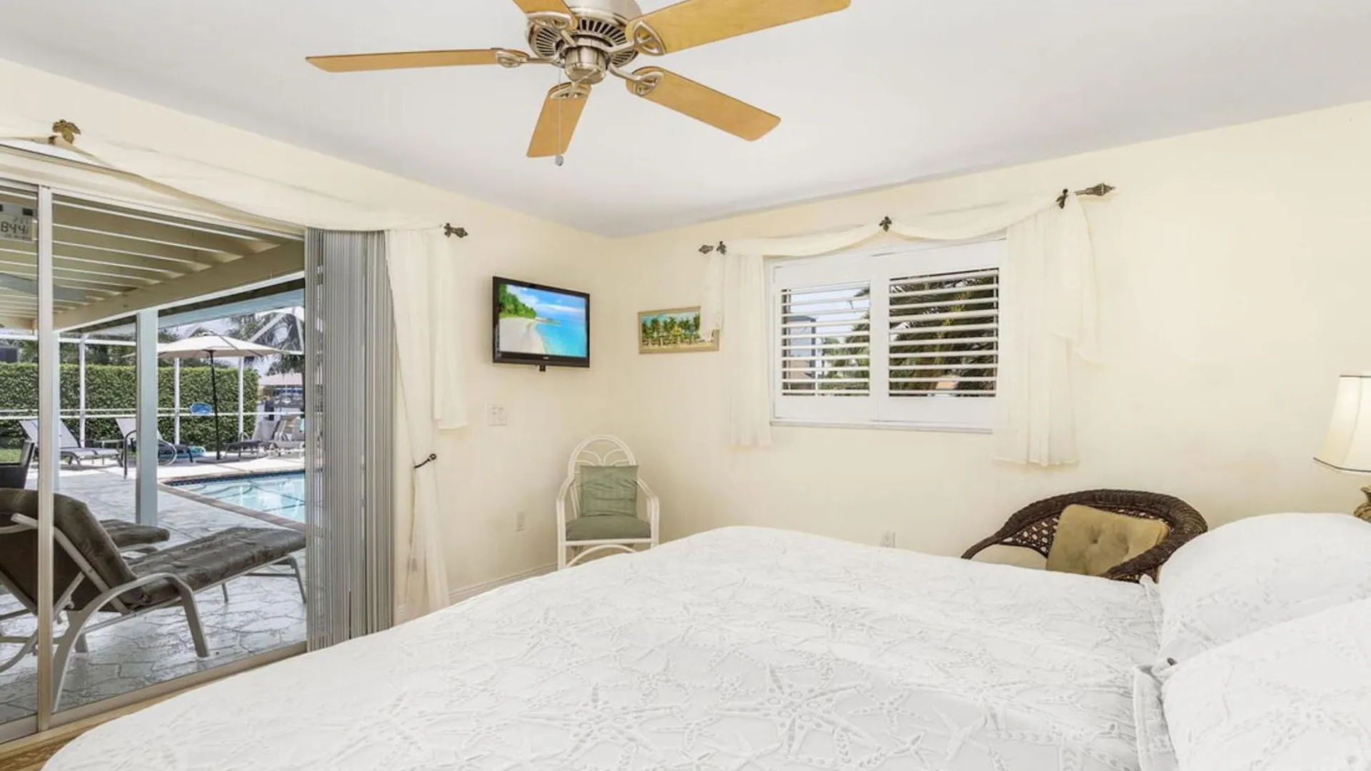Catalina Isles - Holidays In Paradise