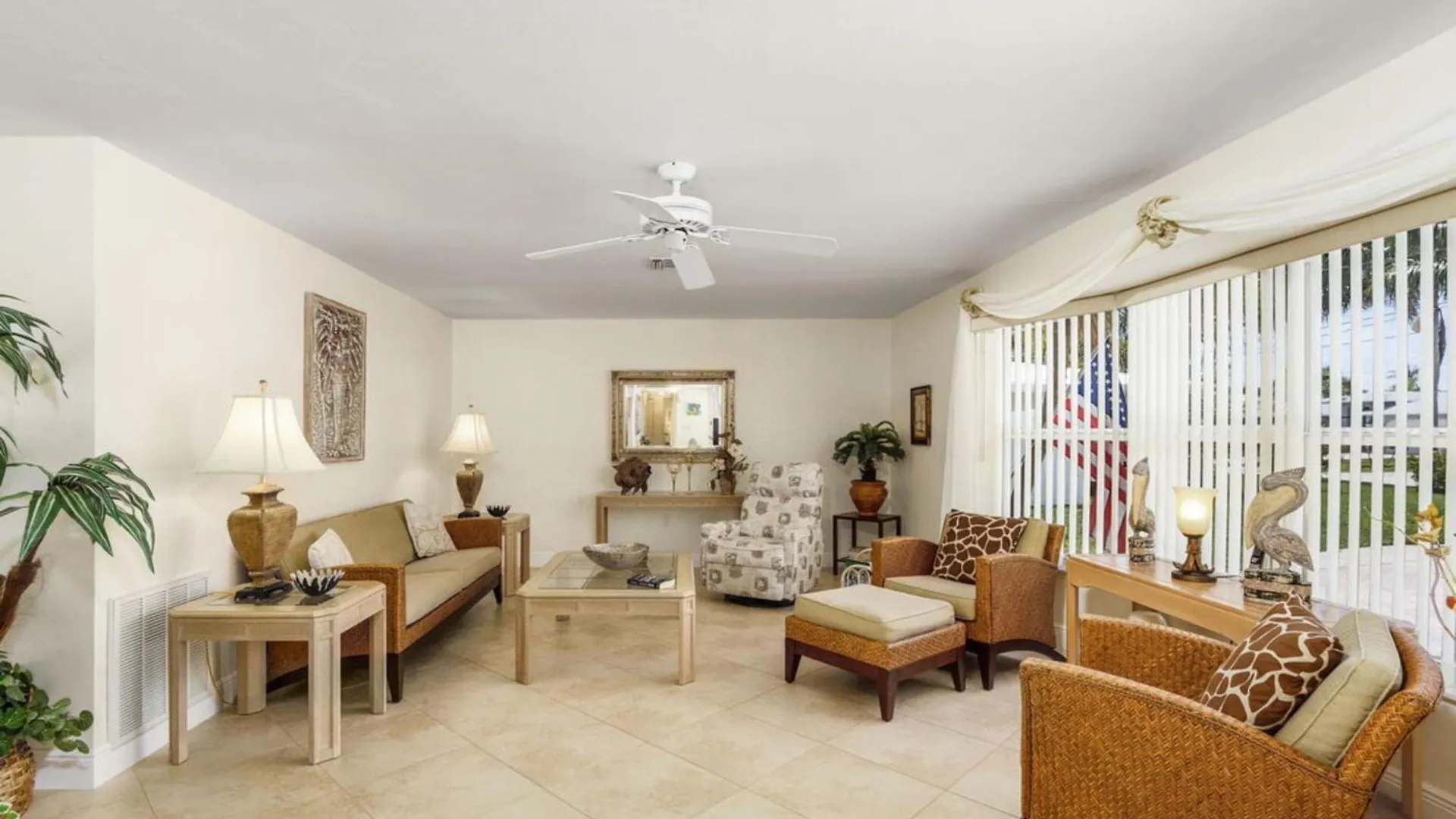 Catalina Isles - Holidays In Paradise