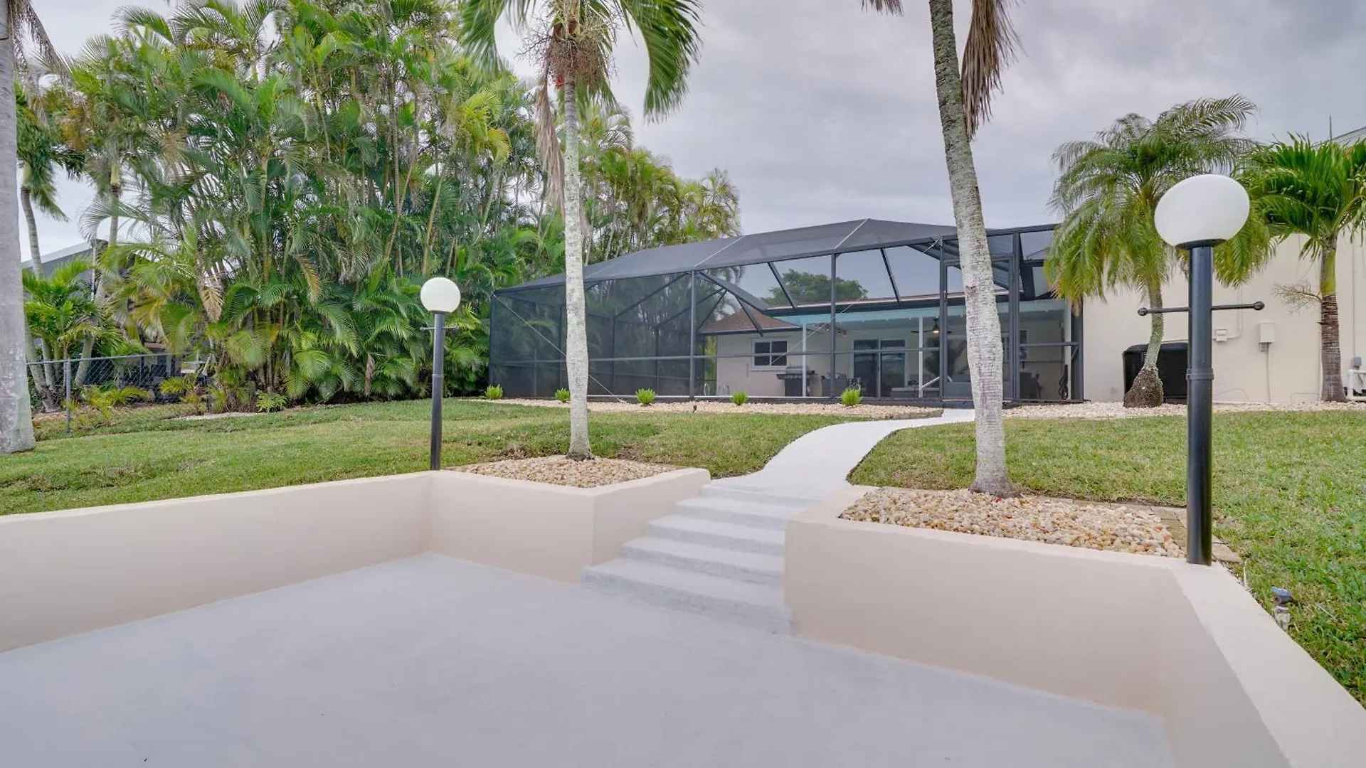 With Pool And Boat Dock, 5 Mi To Cape Coral