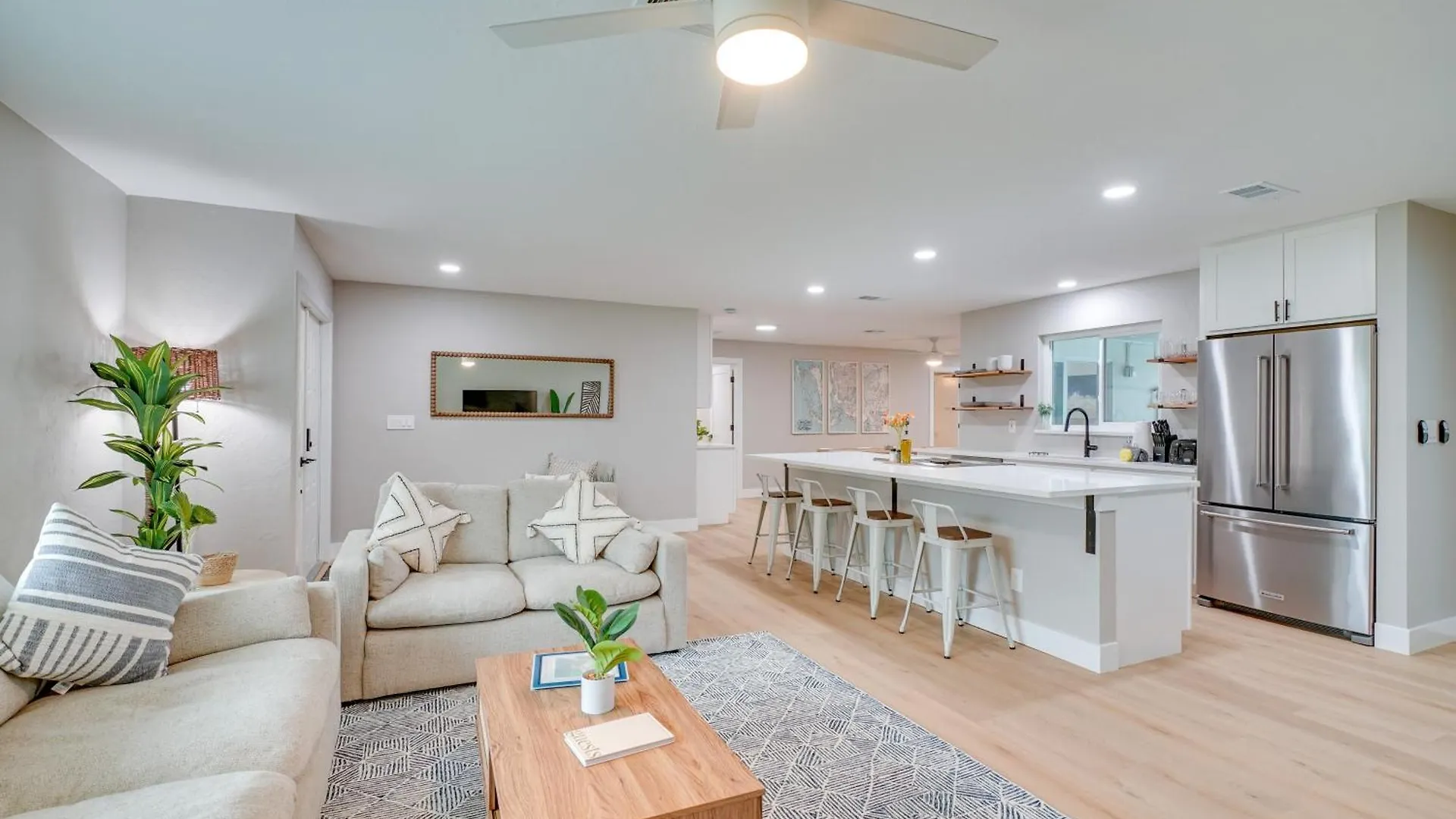 With Pool And Boat Dock, 5 Mi To Holiday home Cape Coral