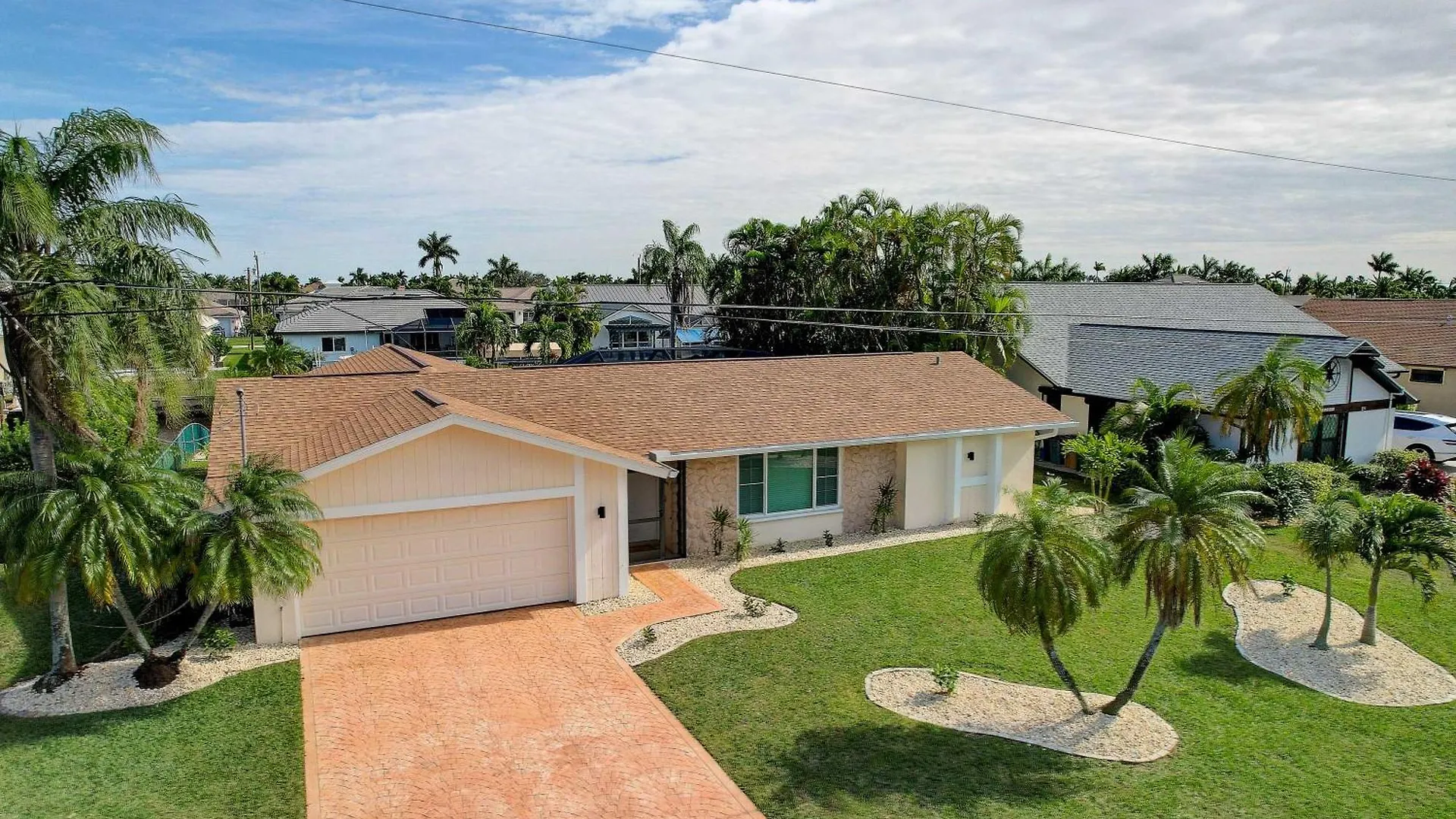 With Pool And Boat Dock, 5 Mi To Cape Coral