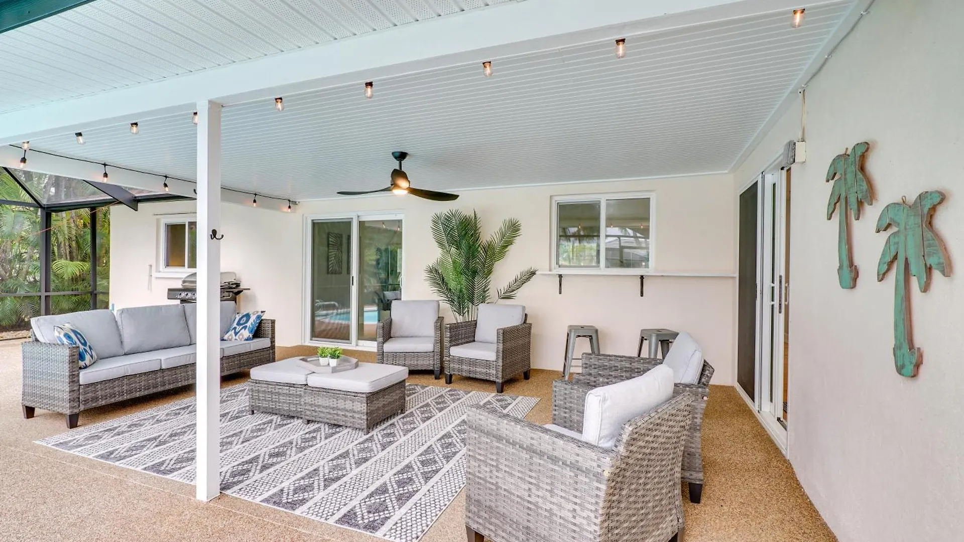 With Pool And Boat Dock, 5 Mi To *