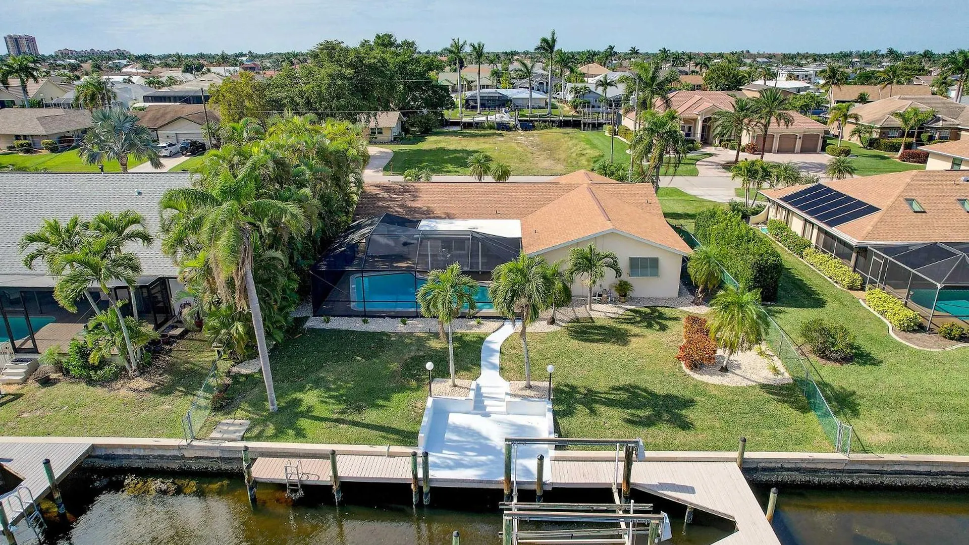With Pool And Boat Dock, 5 Mi To