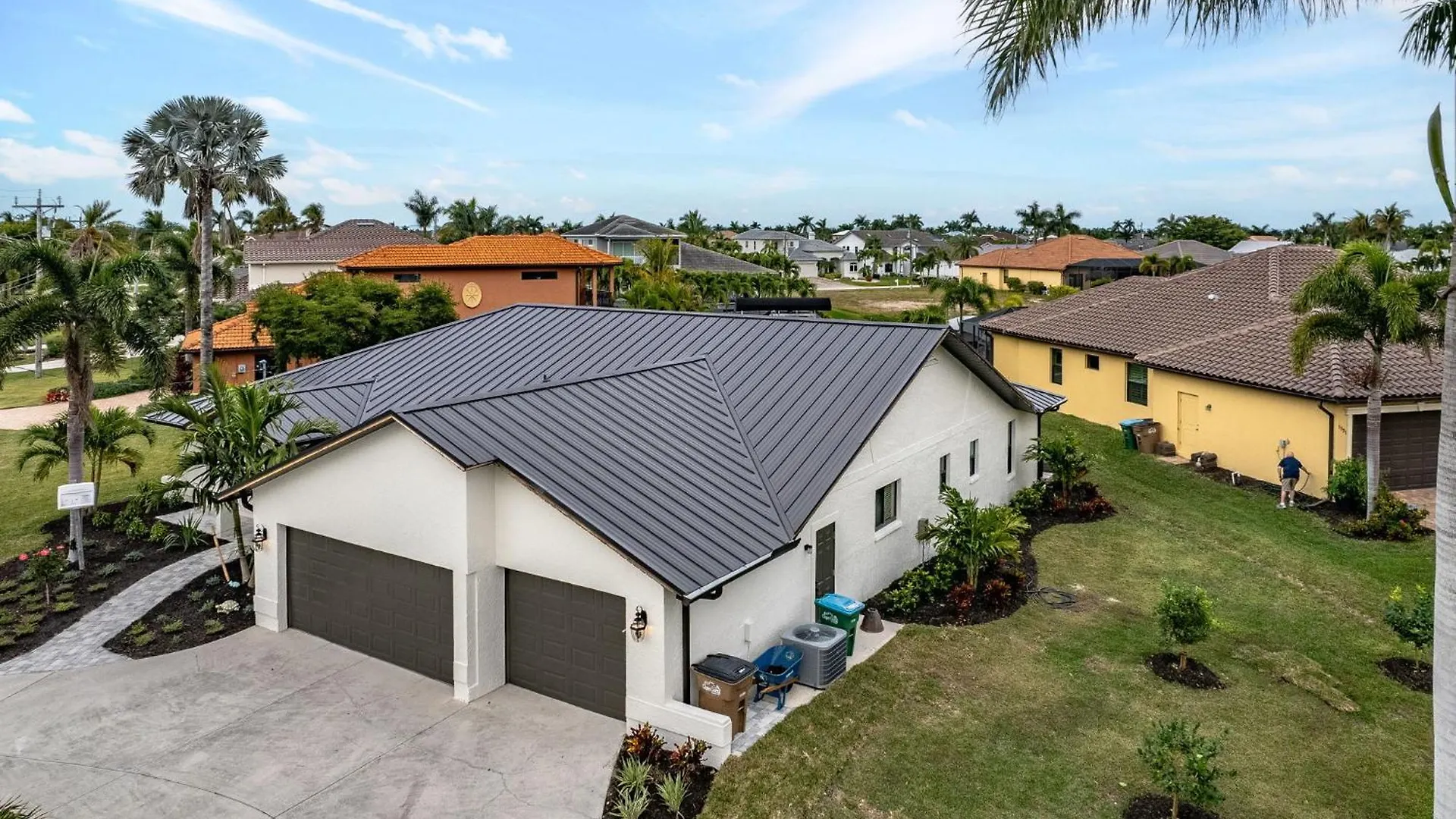 Minutes To The River! Dock, Large Lanai, Heated Pool - Margarita Cape Coral