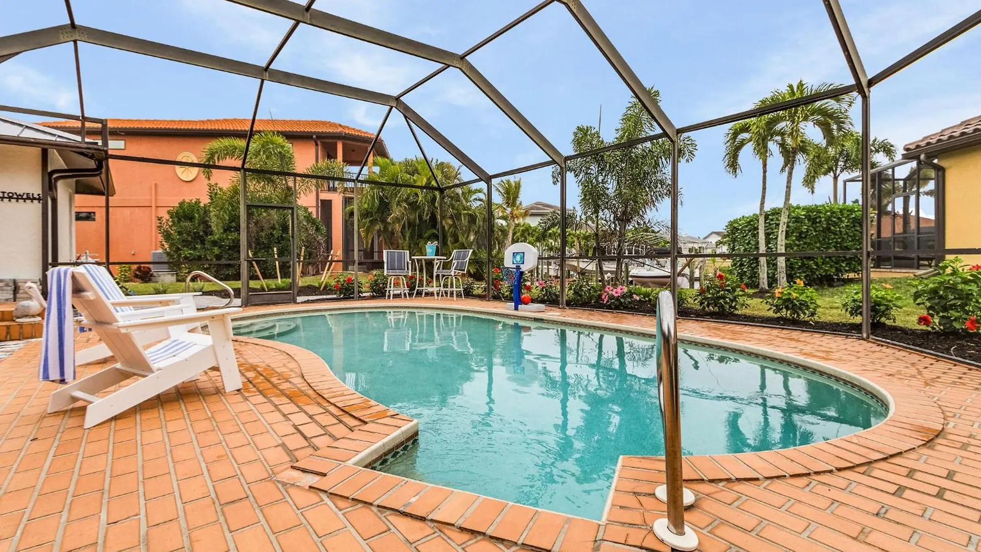 Minutes To The River! Dock, Large Lanai, Heated Pool - Margarita Cape Coral