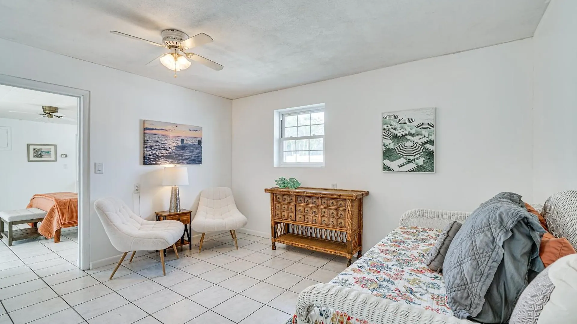 Cozy With Pool 1 Block To Canal! Holiday home