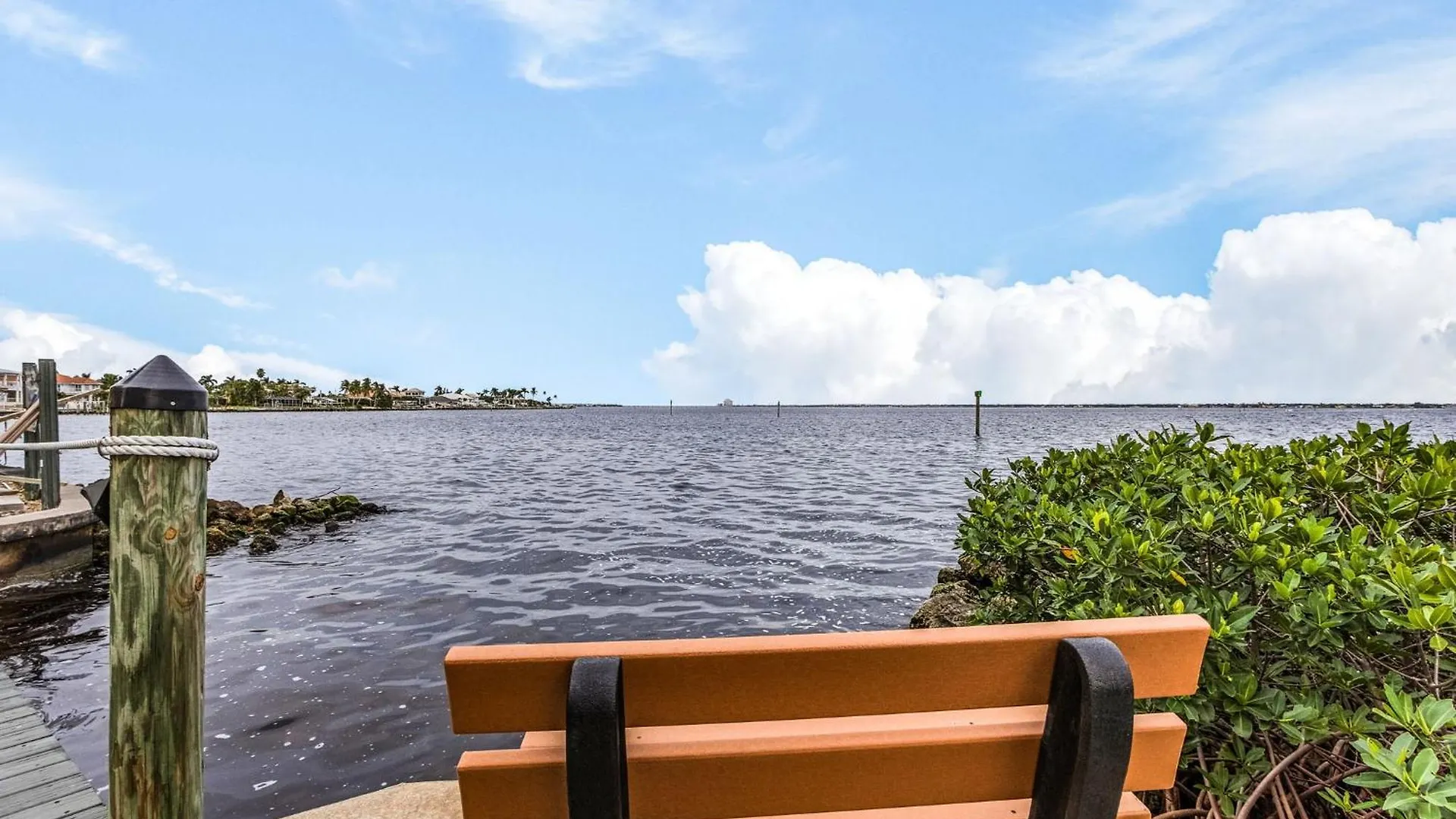 Riverfront View, Stunning Sunrises, Community Pool - Waterfront Sunrise - Roelens Holiday home