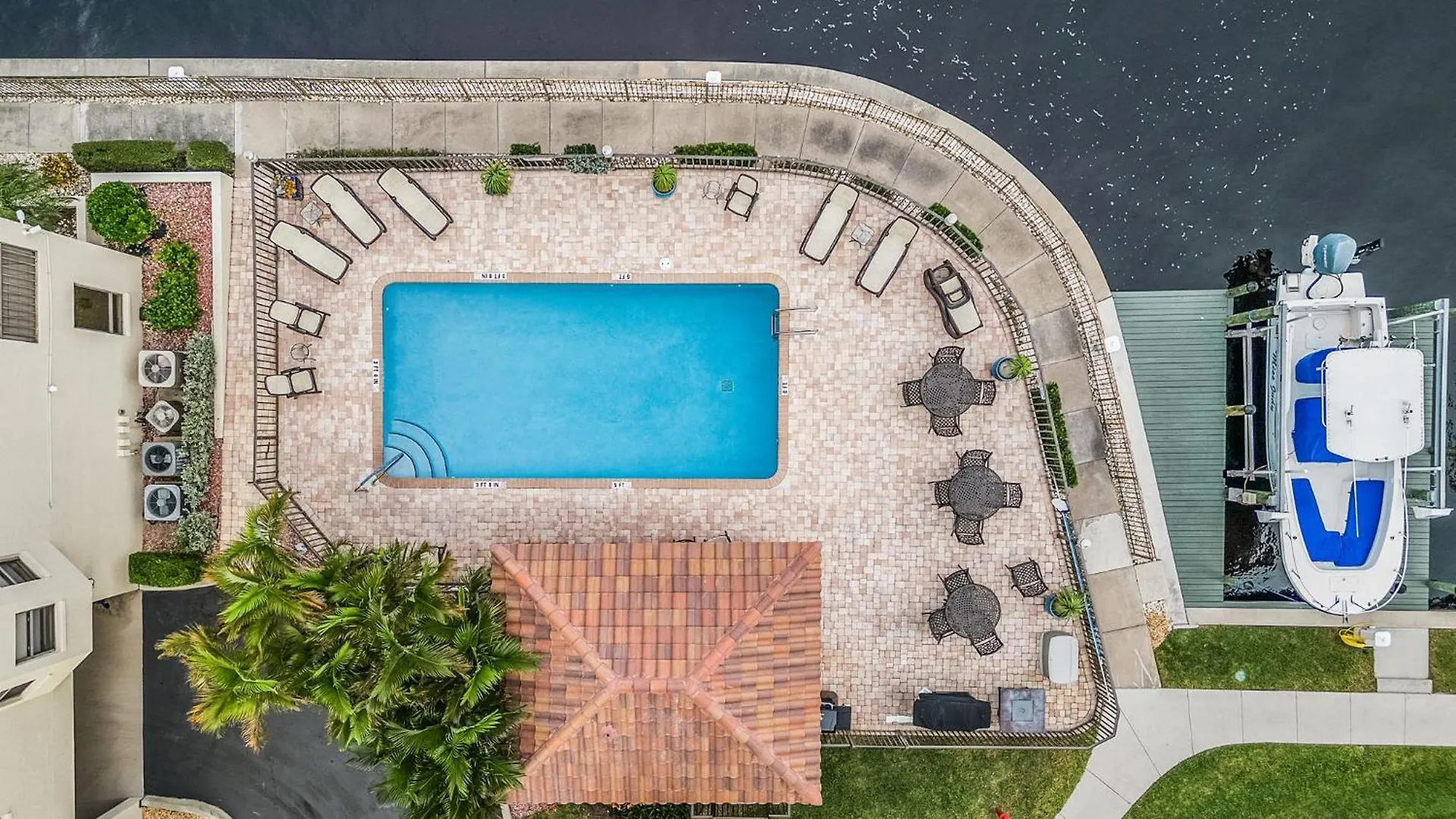 Riverfront View, Stunning Sunrises, Community Pool - Waterfront Sunrise - Roelens Holiday home *