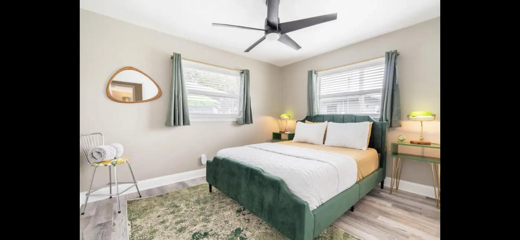 Groovy Getaway! Heated Pool! Something Different Holiday home Cape Coral