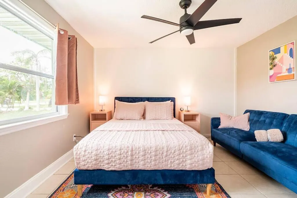 Groovy Getaway! Heated Pool! Something Different