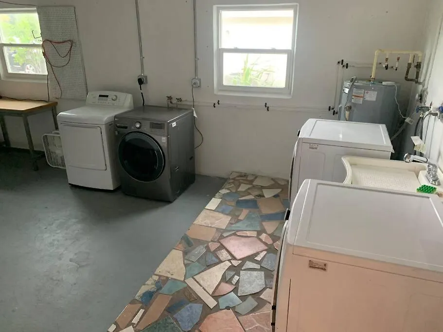 Groovy Getaway! Heated Pool! Something Different * Cape Coral