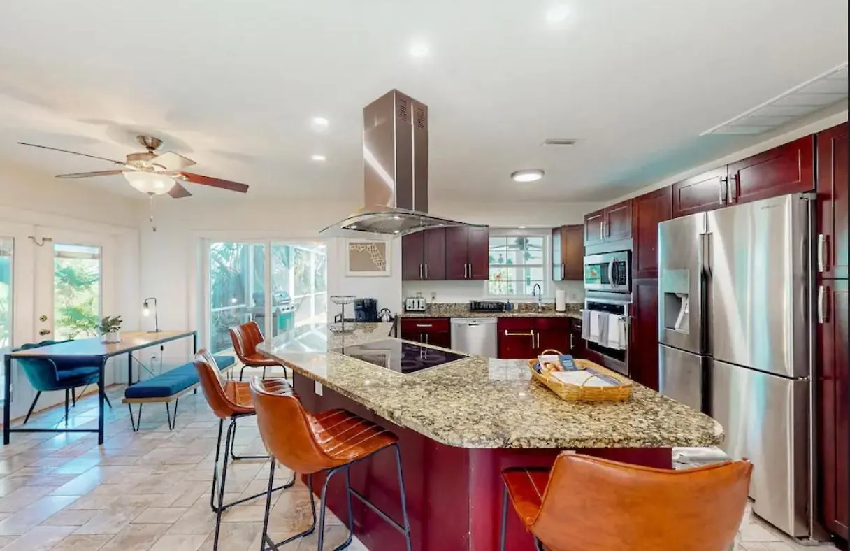 Hidden Gem: Escape To Newlin In * Cape Coral