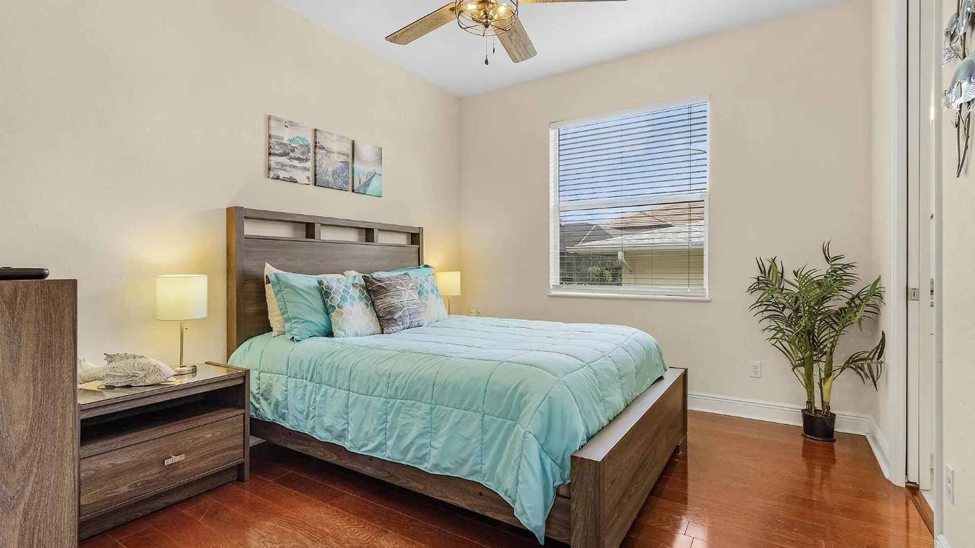 Luxury Waterfront Direct Gulf Access - Walk To & Bikes - Coral Mist -