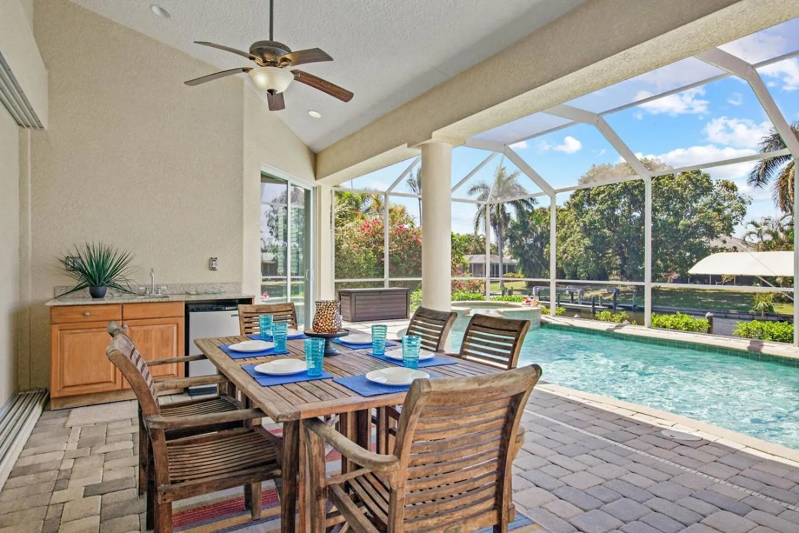 Luxury Waterfront Direct Gulf Access - Walk To & Bikes - Coral Mist - Holiday home Cape Coral