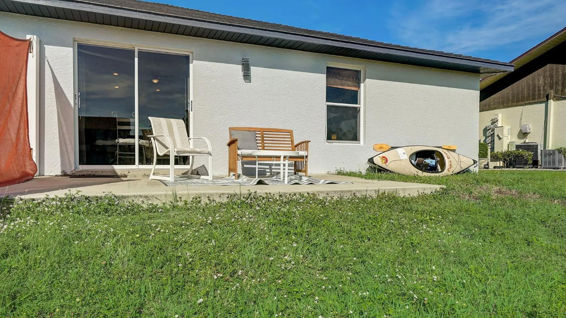 Peaceful 3 Bed Waterfront Holiday home *