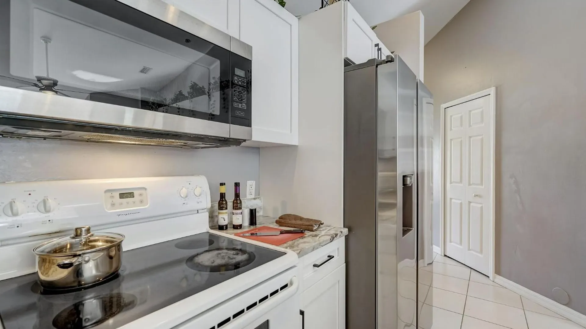 Peaceful 3 Bed Waterfront Cape Coral