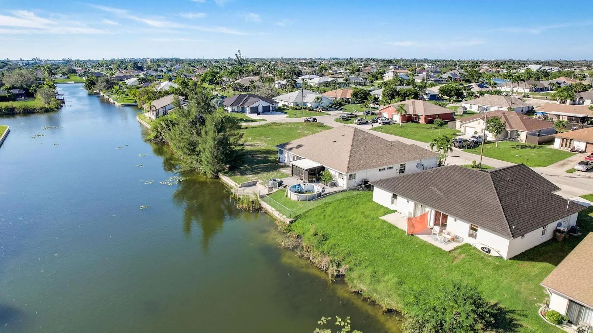 Peaceful 3 Bed Waterfront