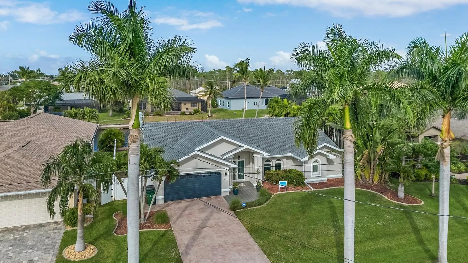 Adventure Awaits With Heated Pool, Kayaks, Pool Table, & Private - Palmas Cape Coral