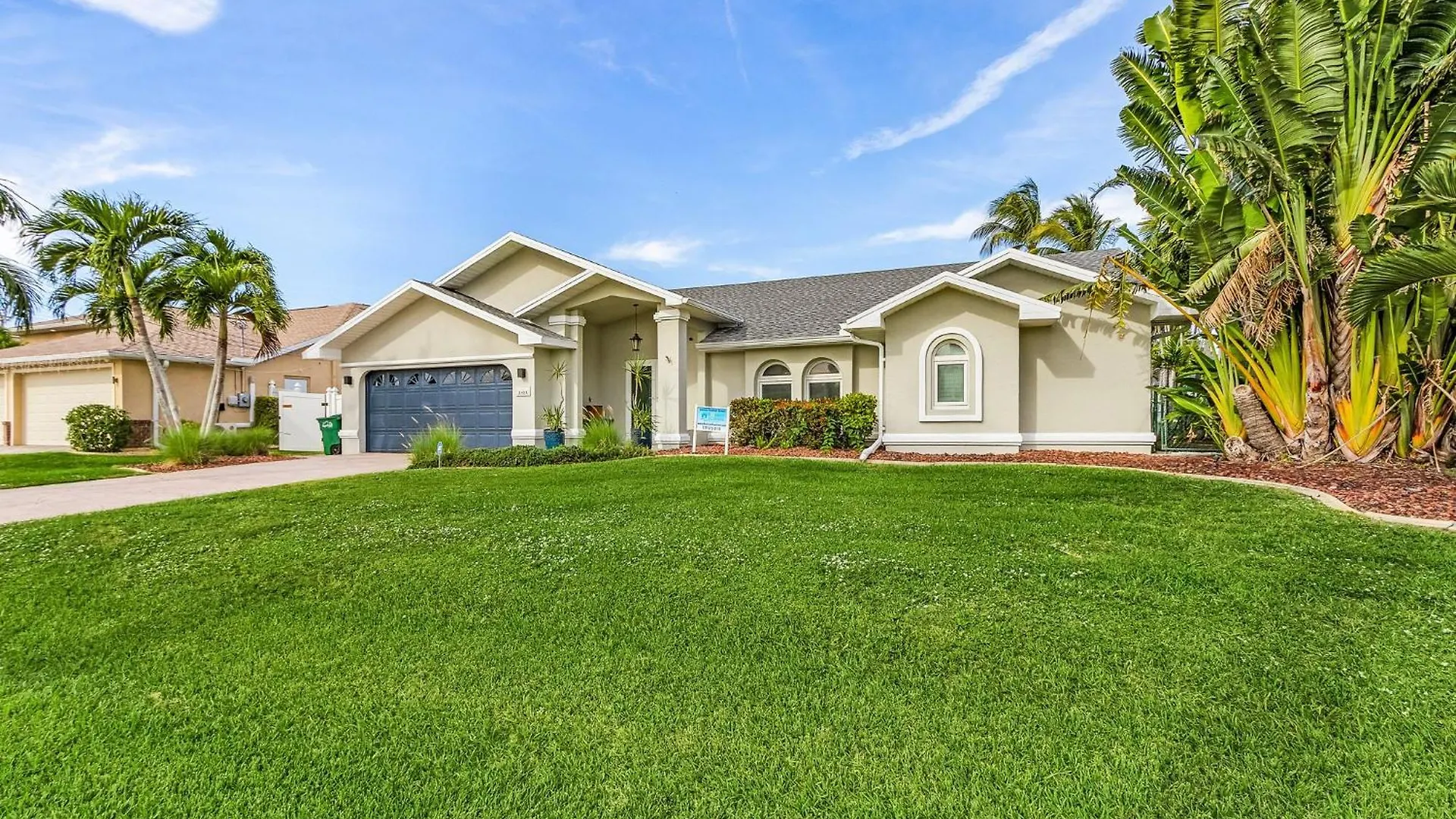 Adventure Awaits With Heated Pool, Kayaks, Pool Table, & Private - Palmas Holiday home Cape Coral