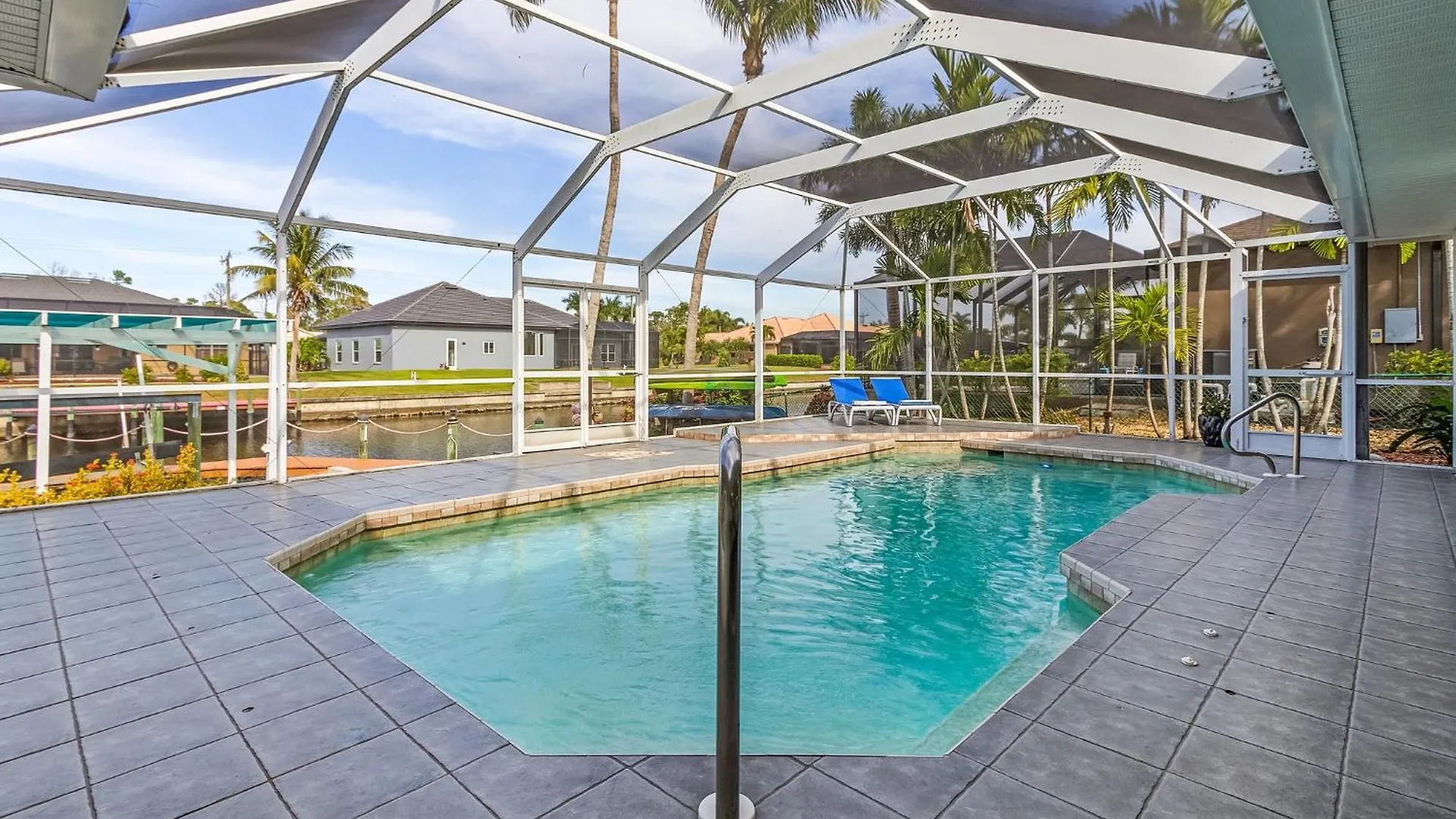 Adventure Awaits With Heated Pool, Kayaks, Pool Table, & Private - Palmas Cape Coral