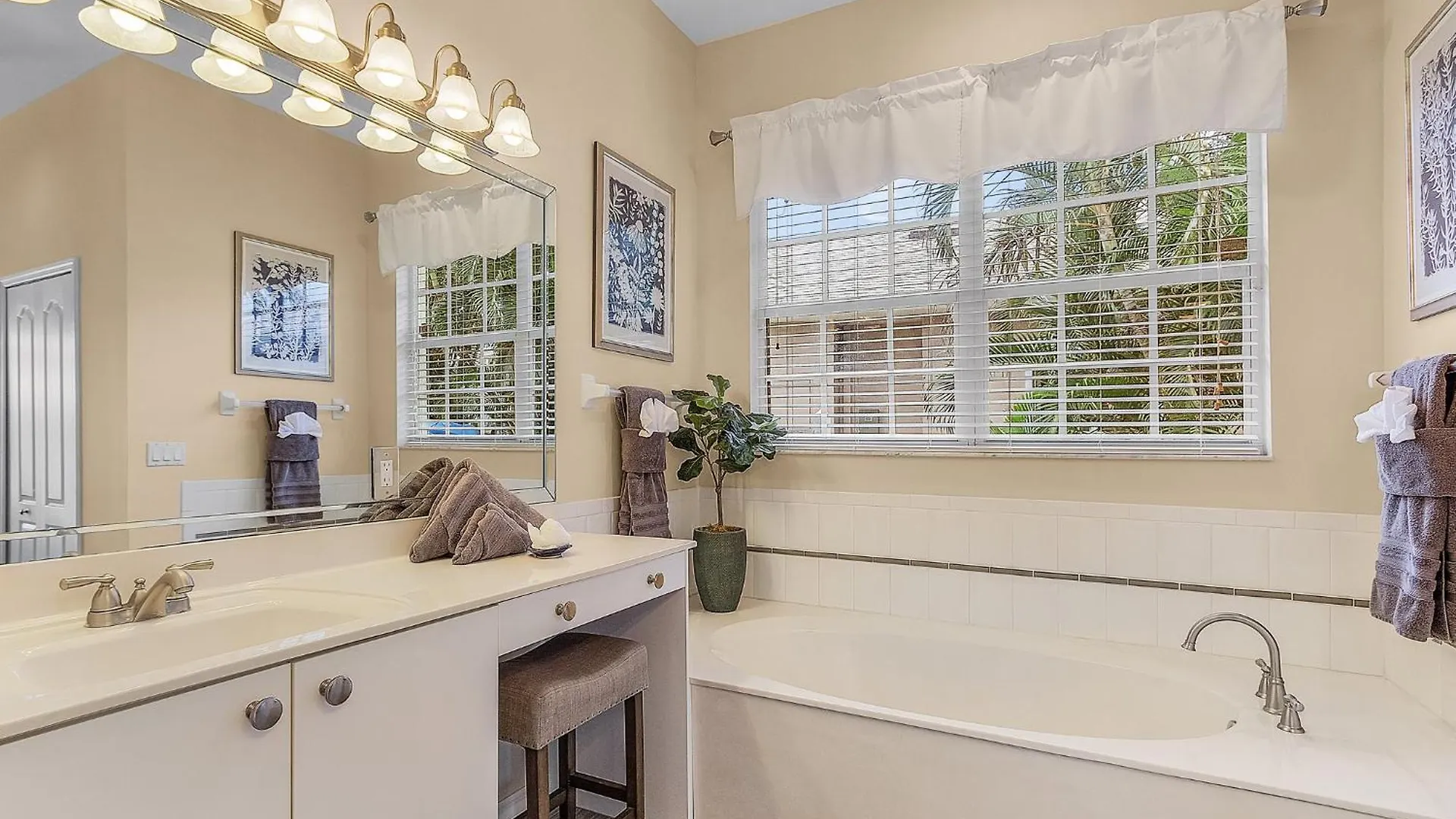 Salty Shoreline, Holiday home Cape Coral