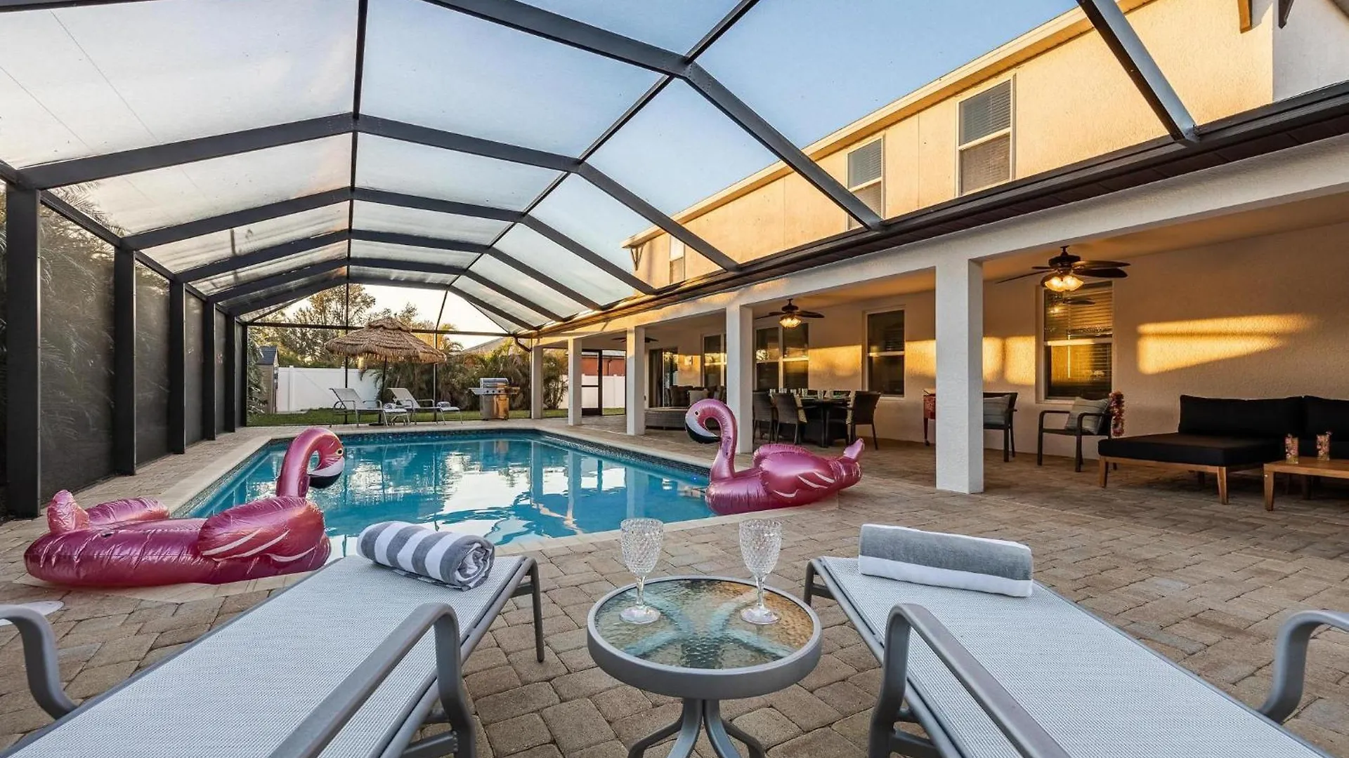 Holiday home Large Pool, Large Lanai, Large Yard, Sleeps 14! - A Grand Oasis *