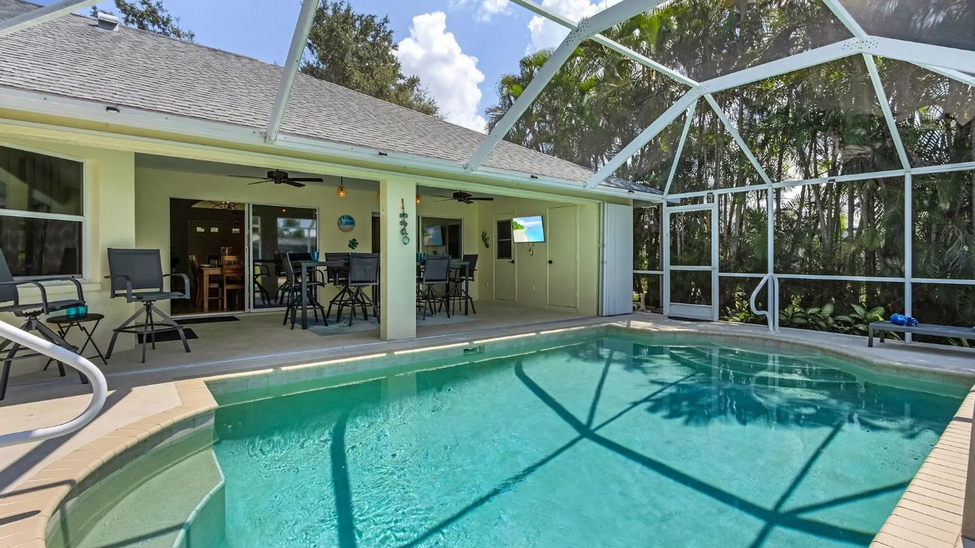 Serene Canal, Three Bedrooms And A Large Pool! - La Brisa Fresca *