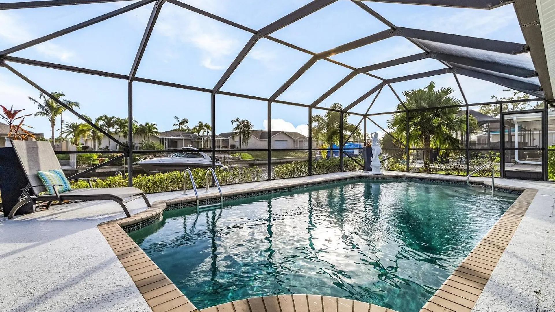 Pet Friendly With Heated Pool & Gulf Access - Coast To Coast Cape Coral