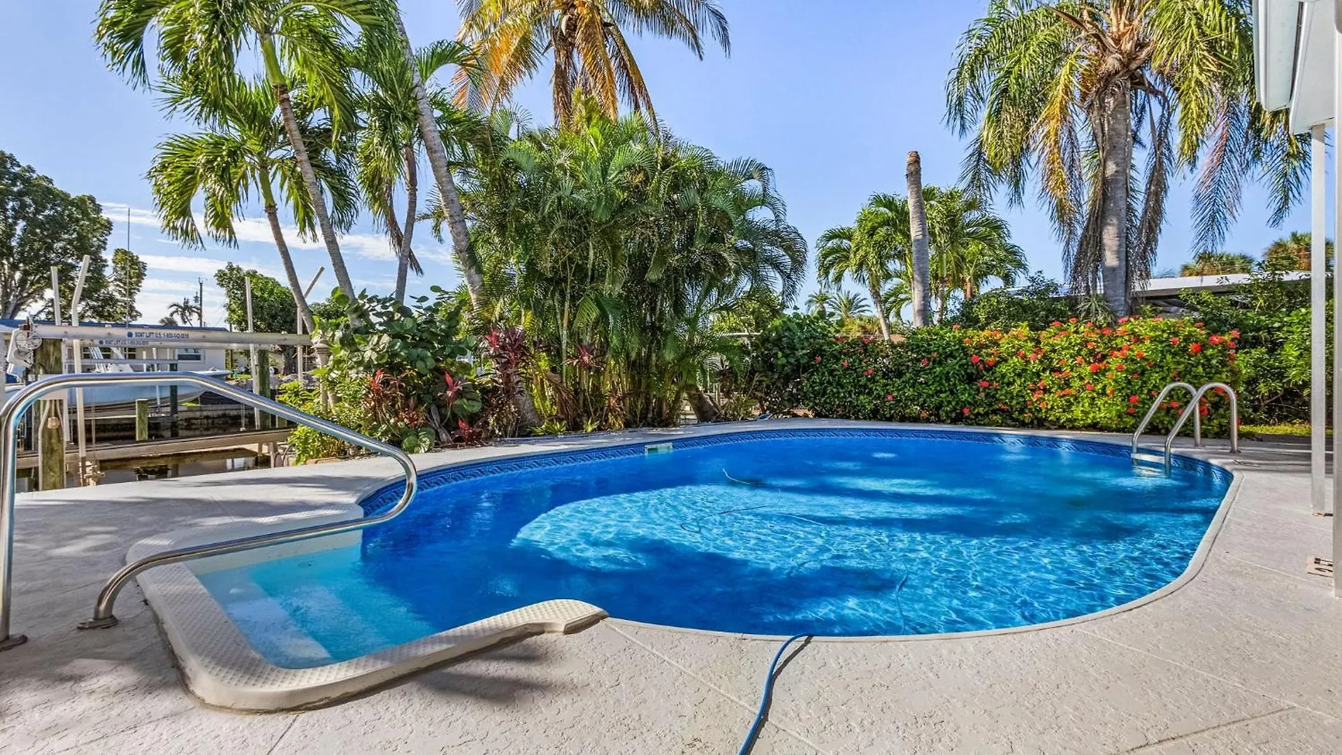 Good Vibes - Waterfront Living Cape Coral
