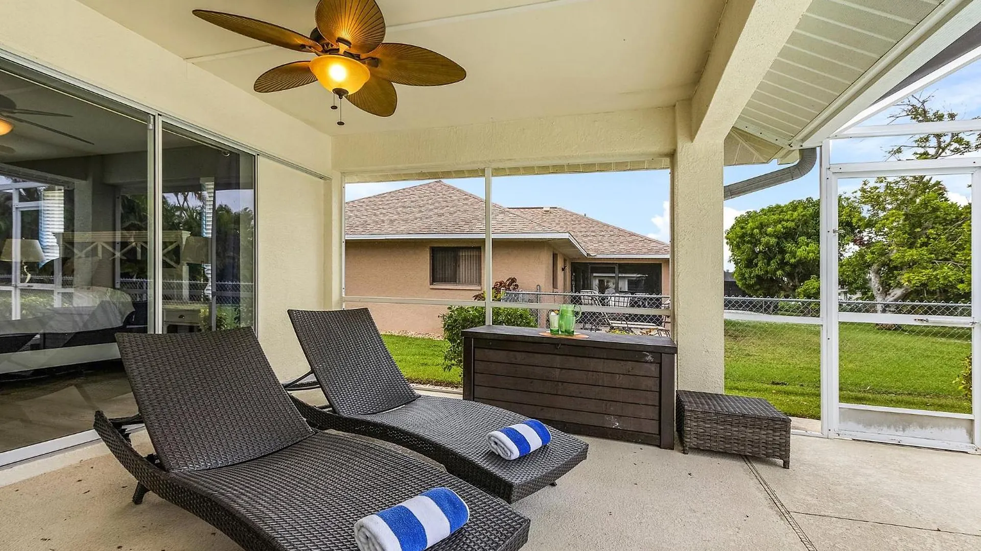 Holiday home Pool, Sleeps 7 - Sunshine Hideaway
