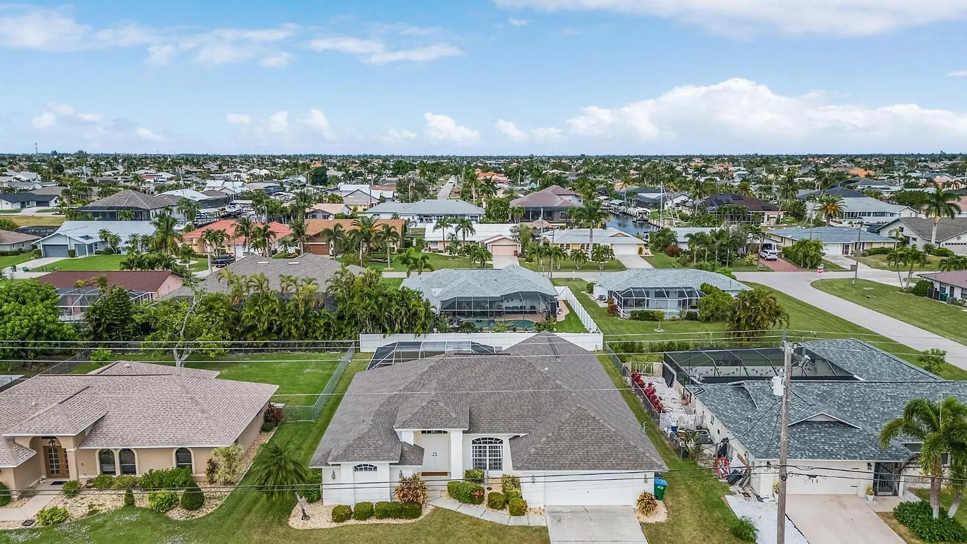 Pool, Sleeps 7 - Sunshine Hideaway Holiday home Cape Coral