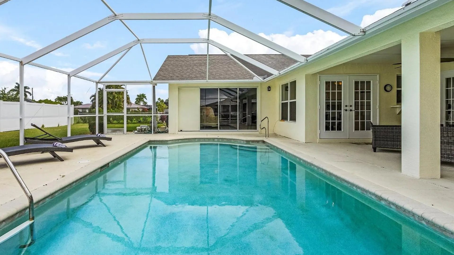 Pool, Sleeps 7 - Sunshine Hideaway * Cape Coral