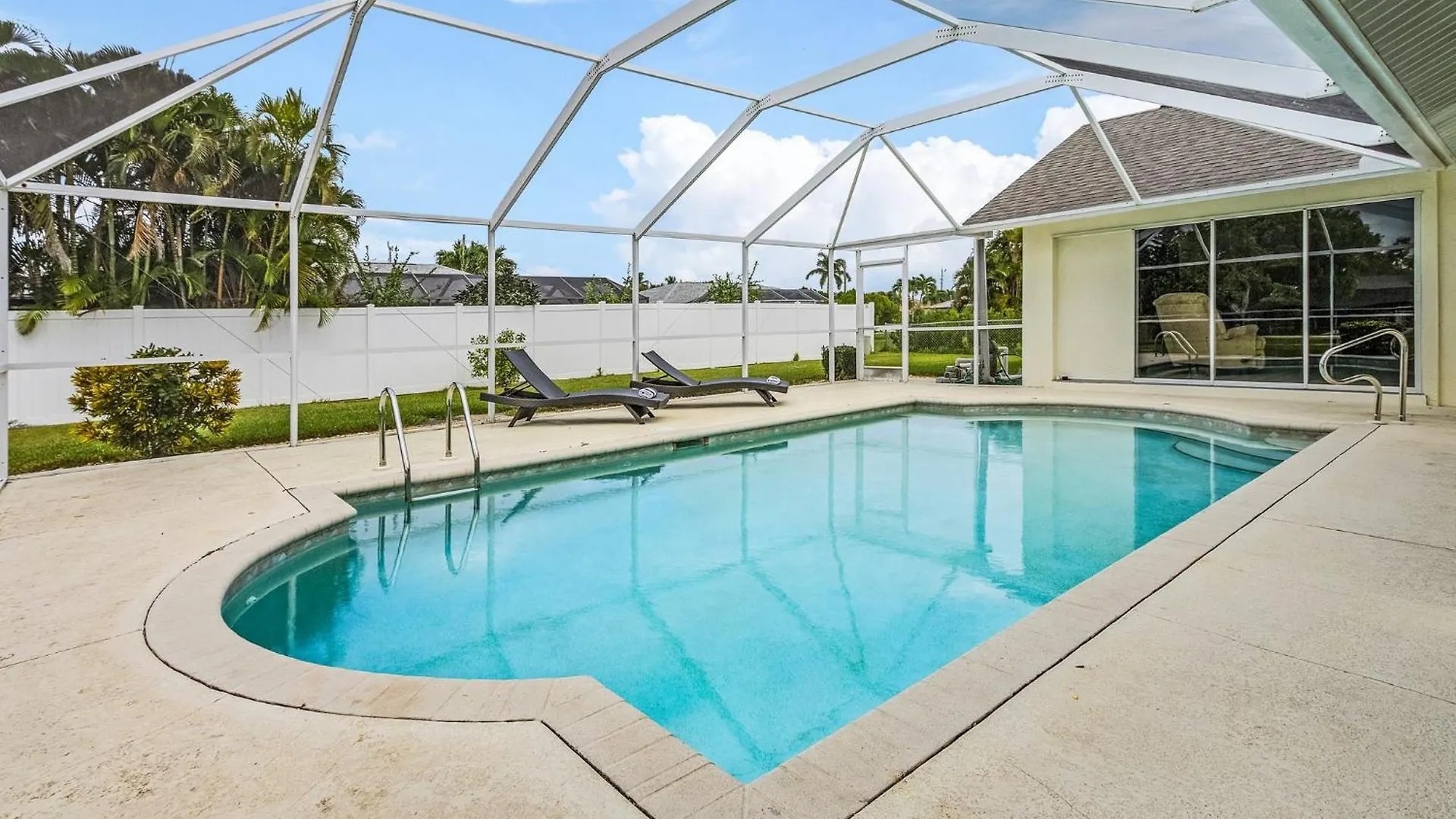 Pool, Sleeps 7 - Sunshine Hideaway Holiday home Cape Coral