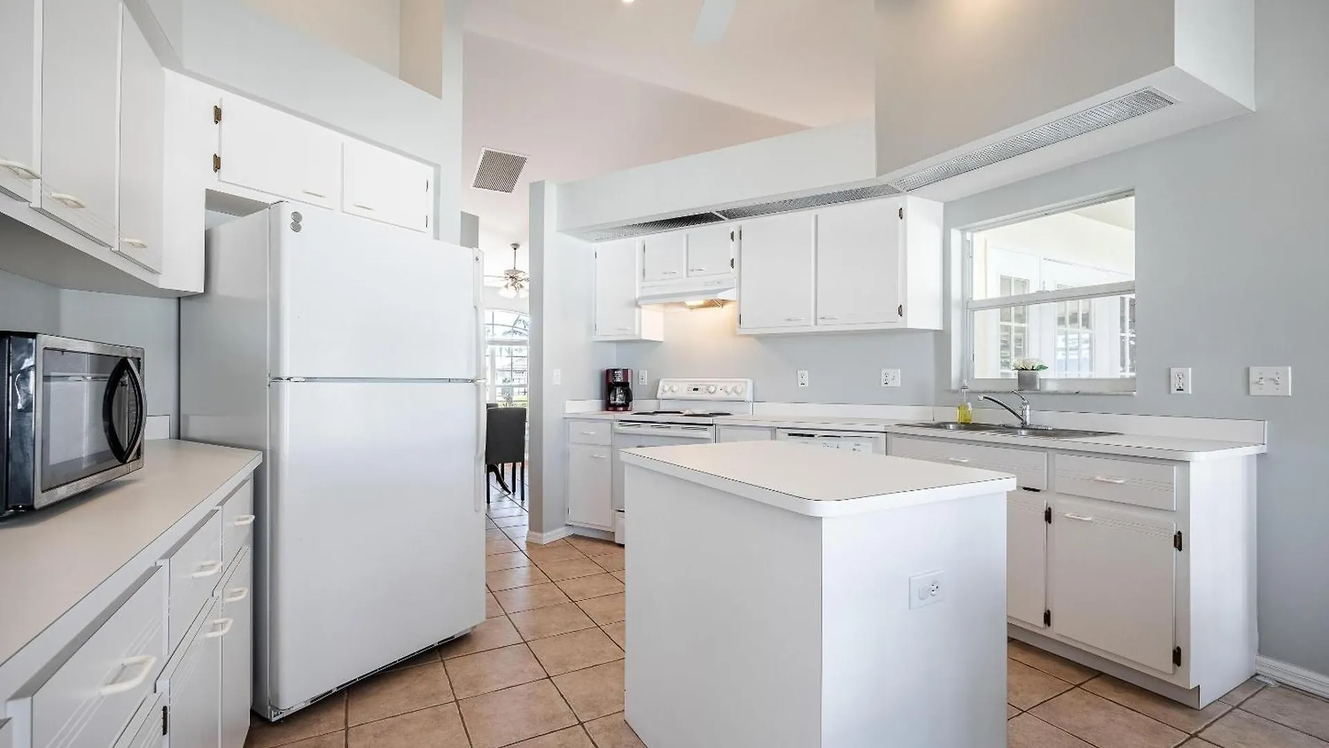 Pool, Sleeps 7 - Sunshine Hideaway Holiday home Cape Coral