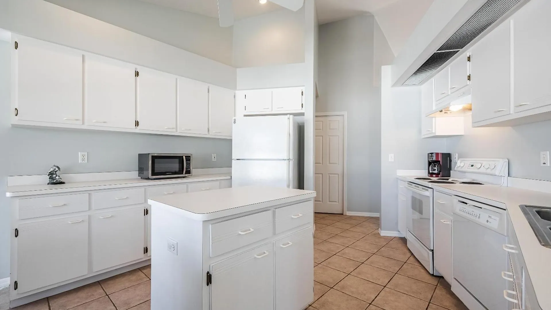 Pool, Sleeps 7 - Sunshine Hideaway * Cape Coral