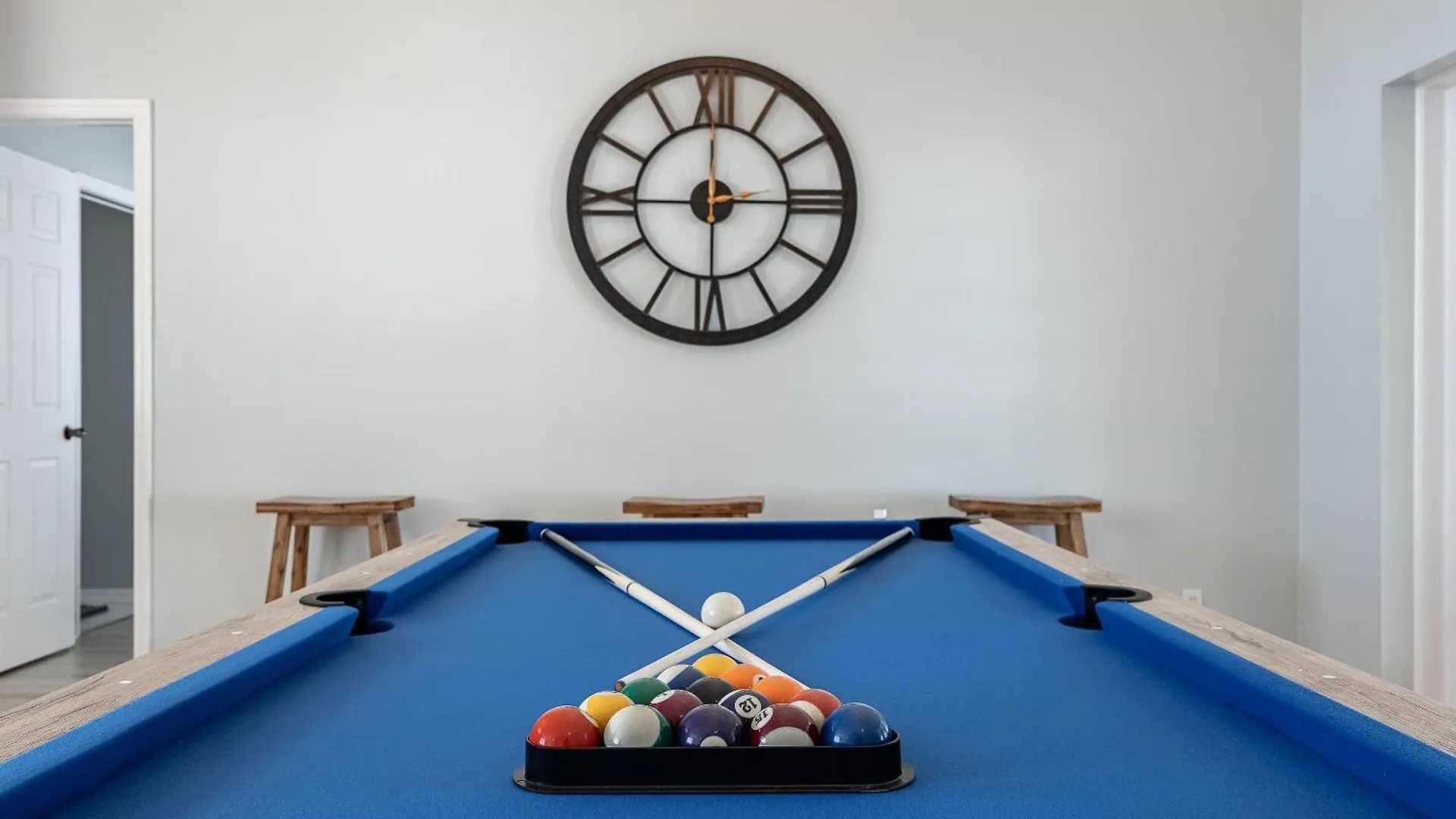 Pool, Sleeps 7 - Sunshine Hideaway Holiday home