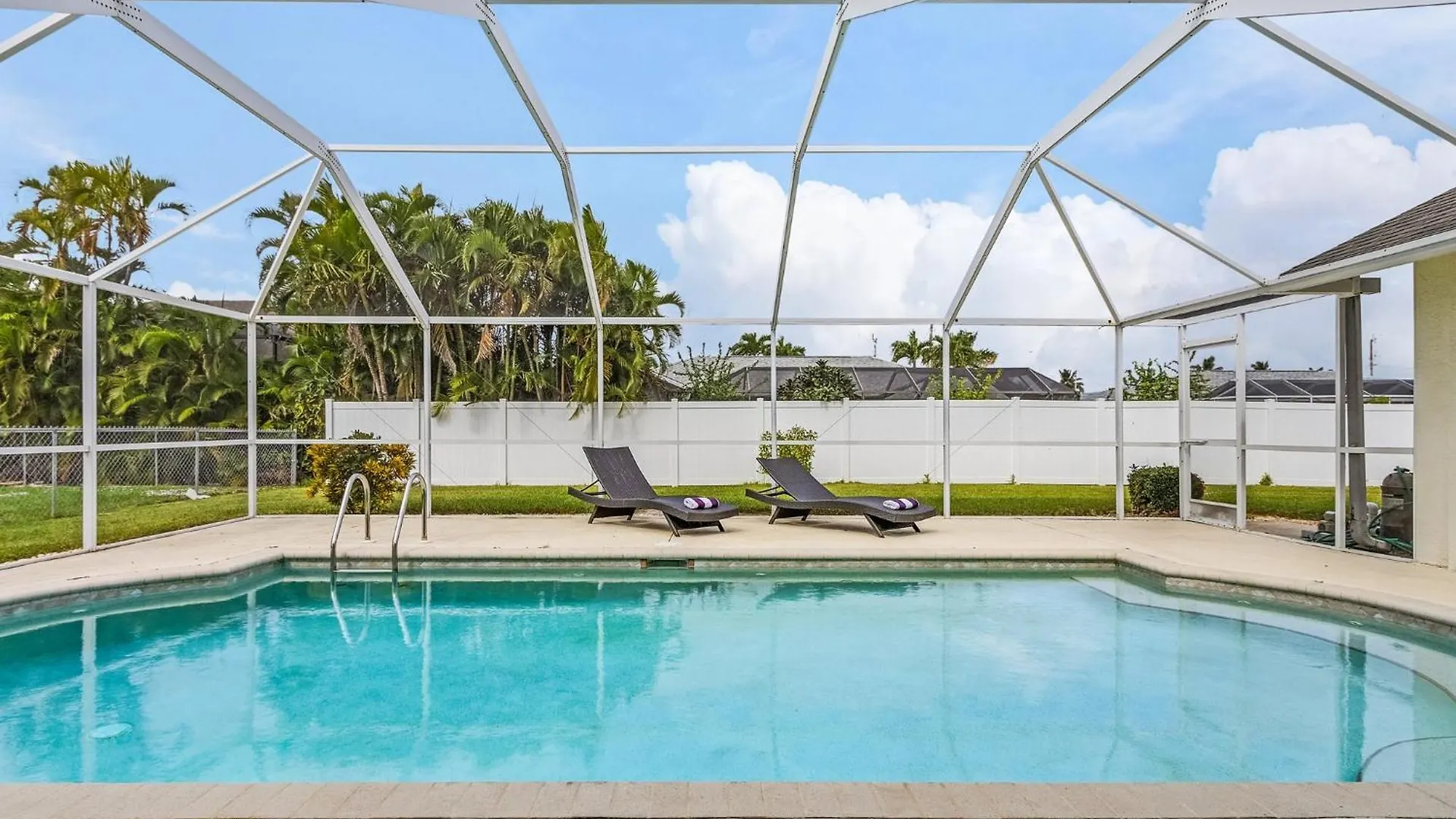 Pool, Sleeps 7 - Sunshine Hideaway Holiday home Cape Coral