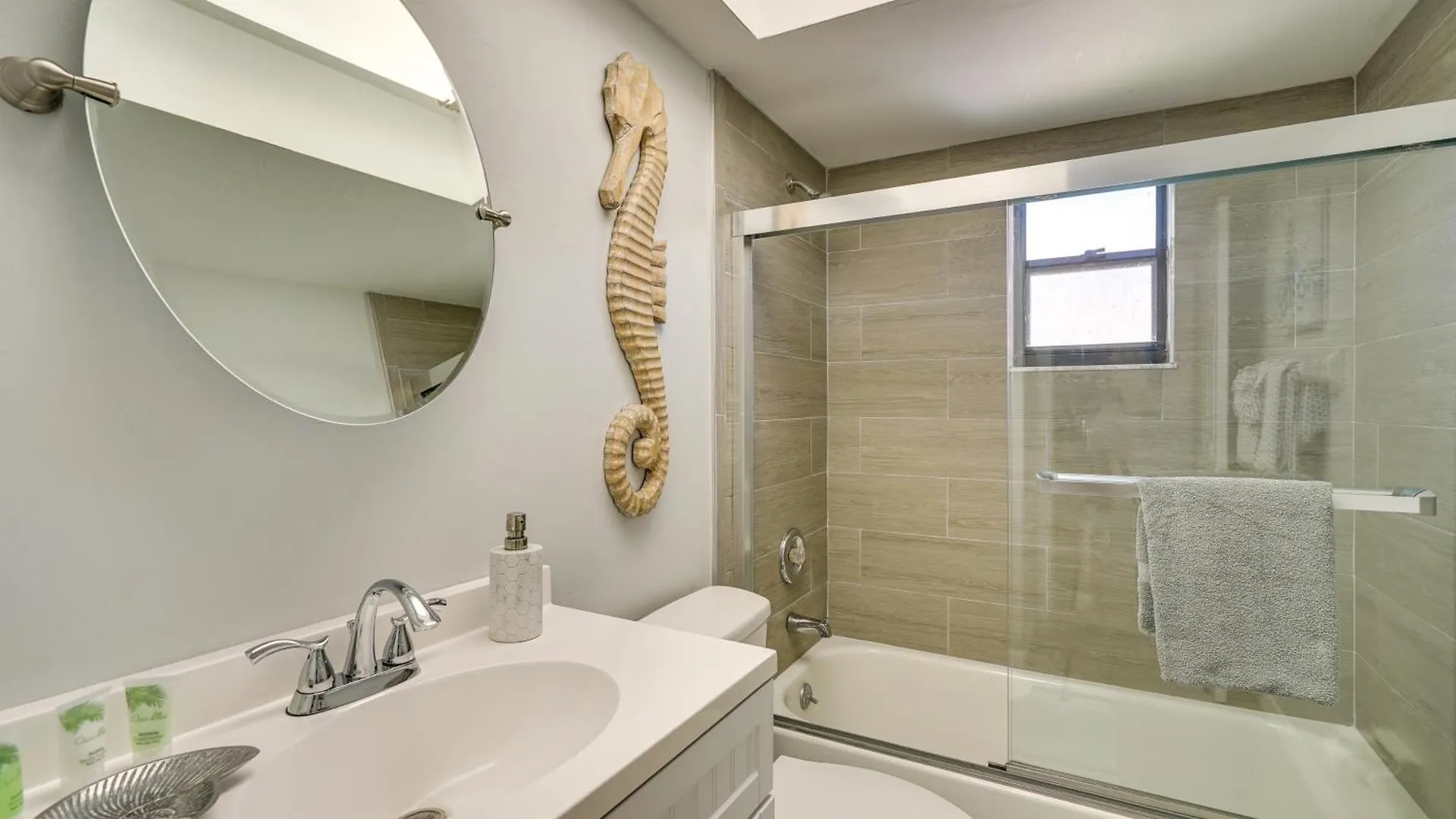 Modern With Peloton Bike And Grill In Cape Coral! Cape Coral