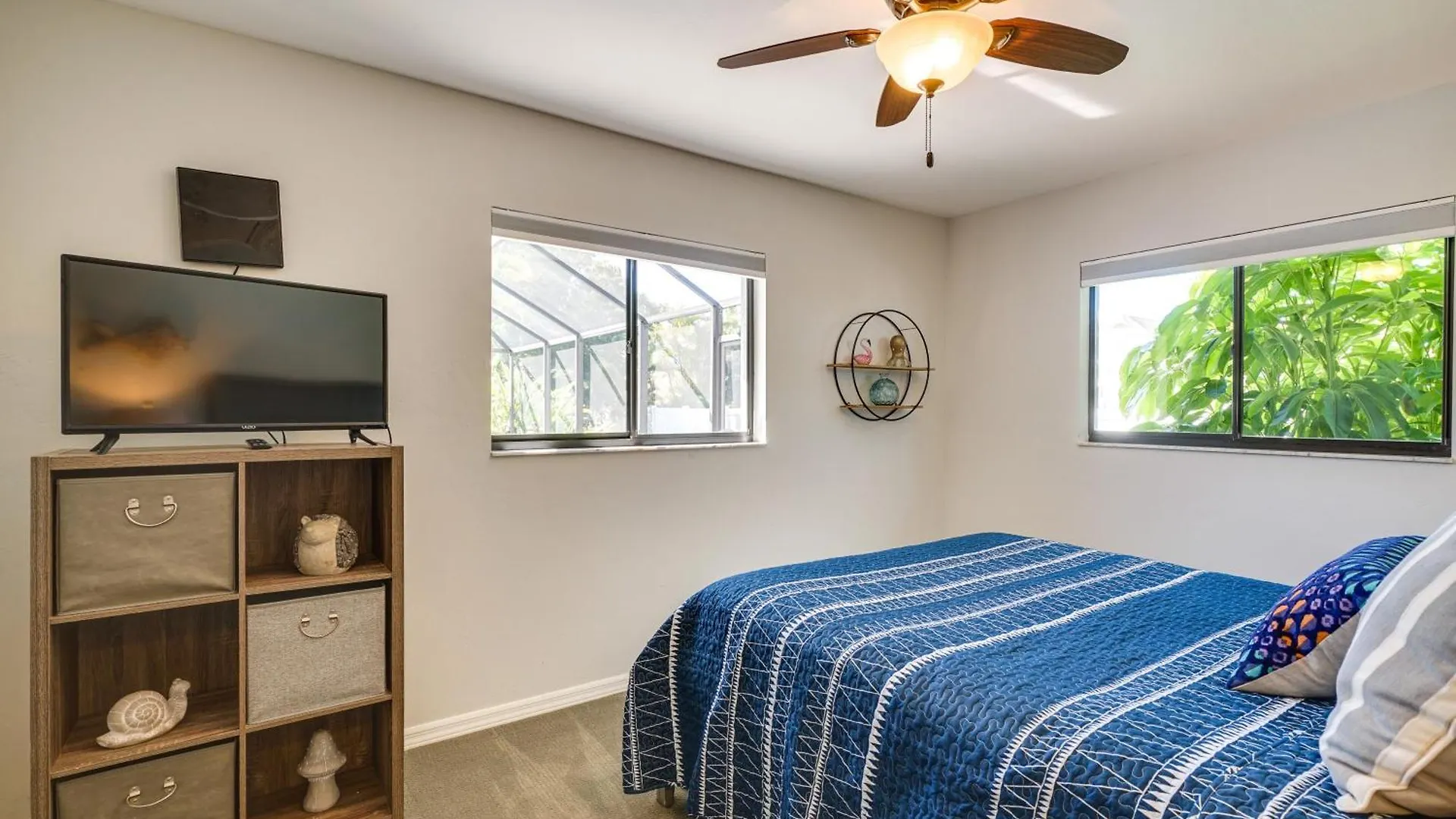 Modern With Peloton Bike And Grill In Cape Coral! Holiday home