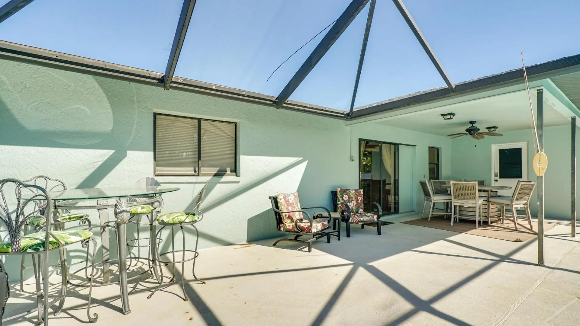 Modern With Peloton Bike And Grill In Cape Coral! Holiday home Cape Coral