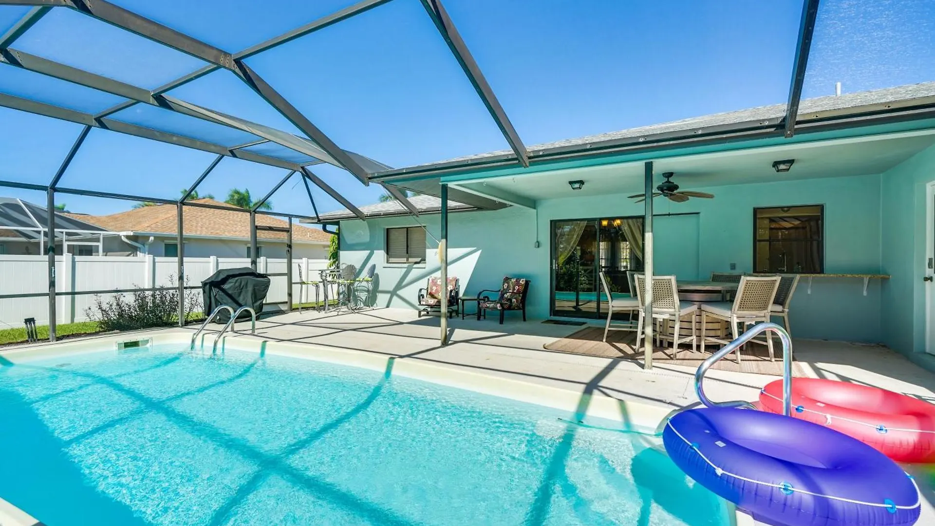 Modern With Peloton Bike And Grill In Cape Coral! Cape Coral