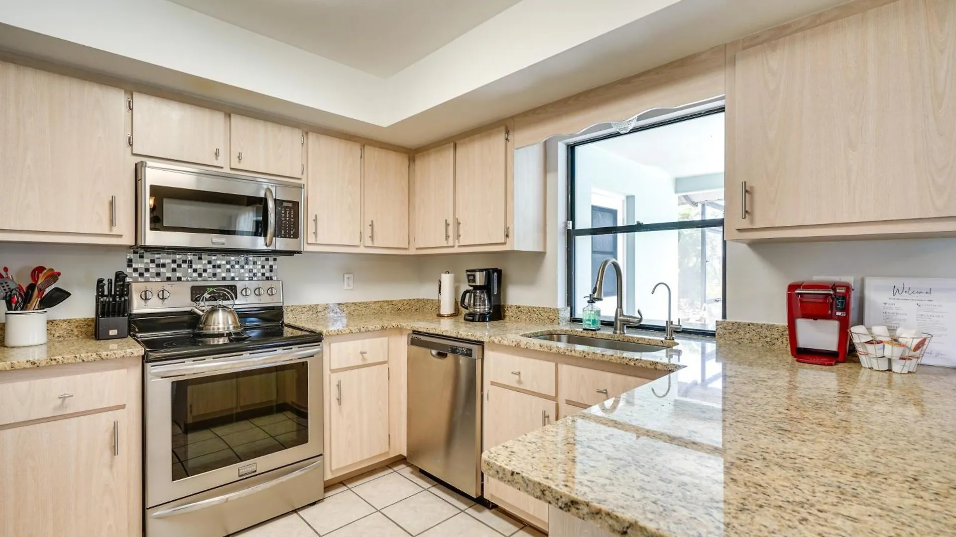Modern With Peloton Bike And Grill In Cape Coral! Holiday home