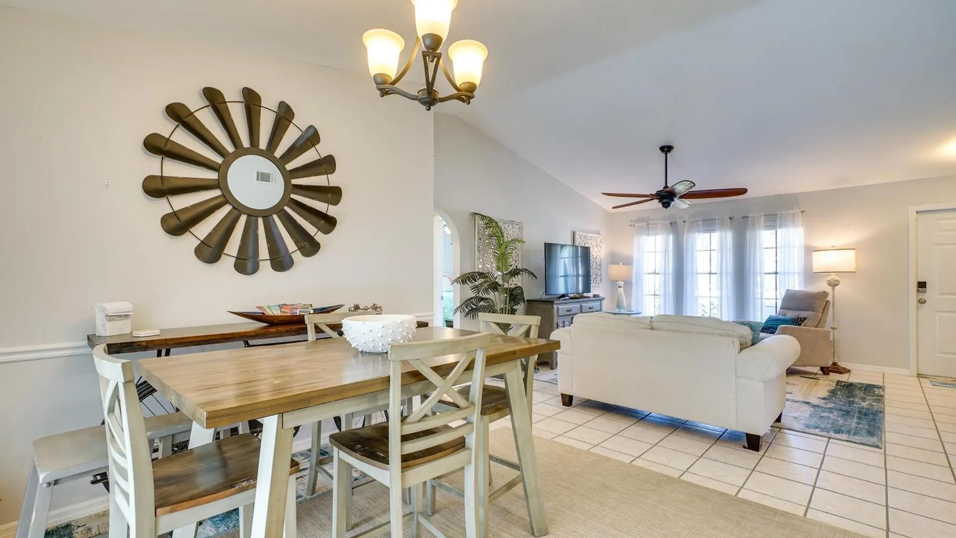 Modern With Peloton Bike And Grill In Cape Coral! Cape Coral