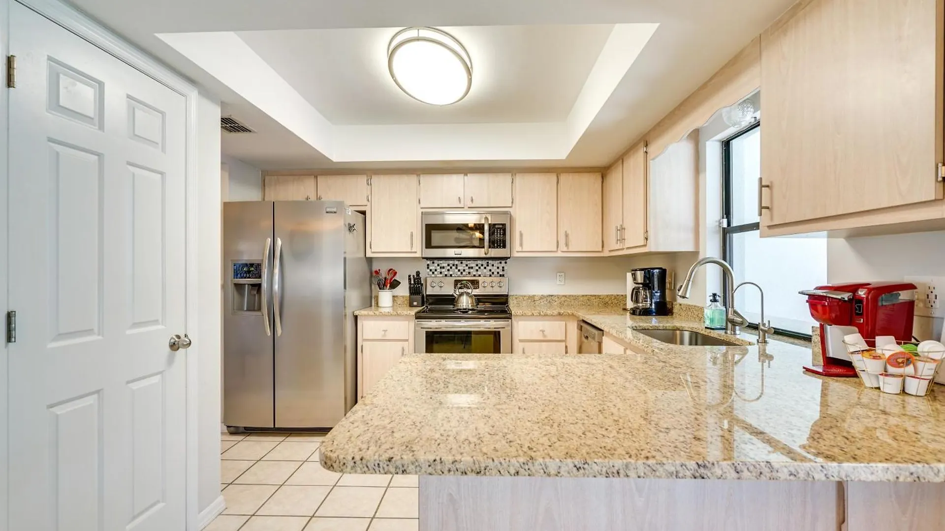 Holiday home Modern With Peloton Bike And Grill In Cape Coral! *