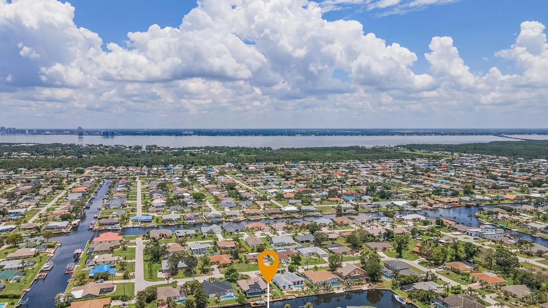 Gulf Access, Heated Pool, Bikes, Kayaks - Comfort On The H2o - - Roelens Vacations Holiday home Cape Coral